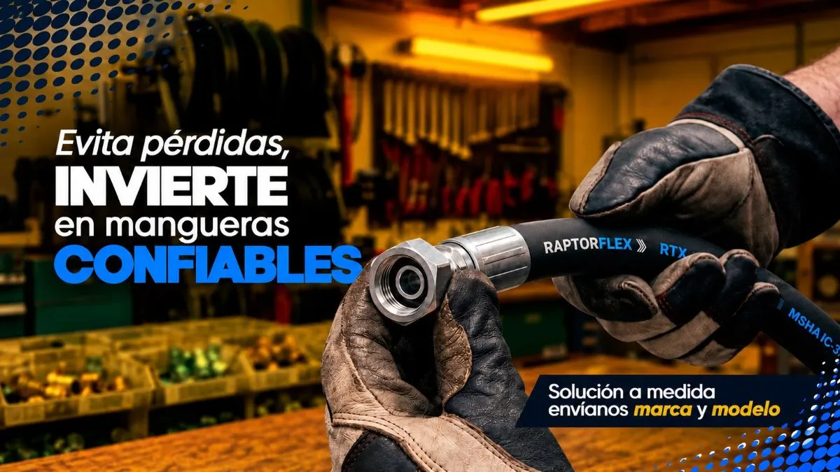 Manos con guantes sosteniendo una manguera hidráulica con conexión metálica prensada en el taller. Texto: Evita pérdidas, invierte en mangueras confiables.